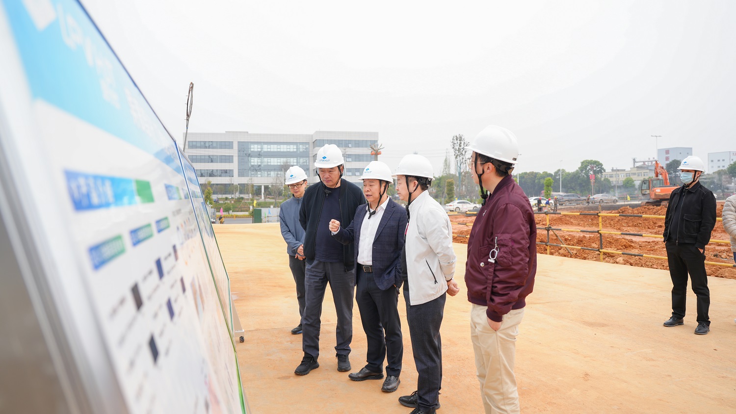 银华基金公司董事长王珠林、一本控股董事长李增亮一行莅临琏升光伏考察调研