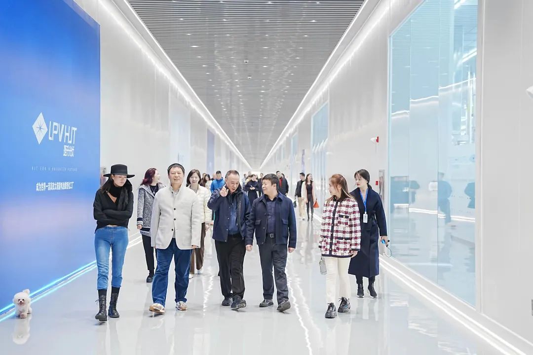 长江商学院四川校友会企业家汪俊林一行莅临琏升光伏参观调研