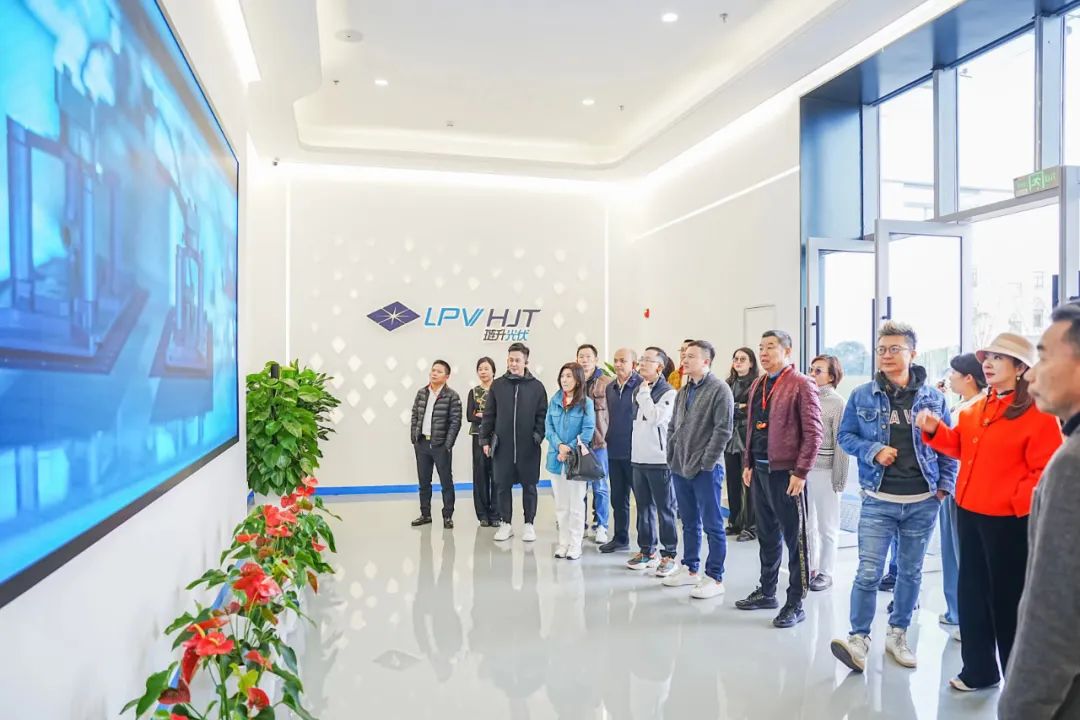 新疆昌吉市市长马长江,长江商学院CEO17期企业家一行莅临琏升光伏参观调研