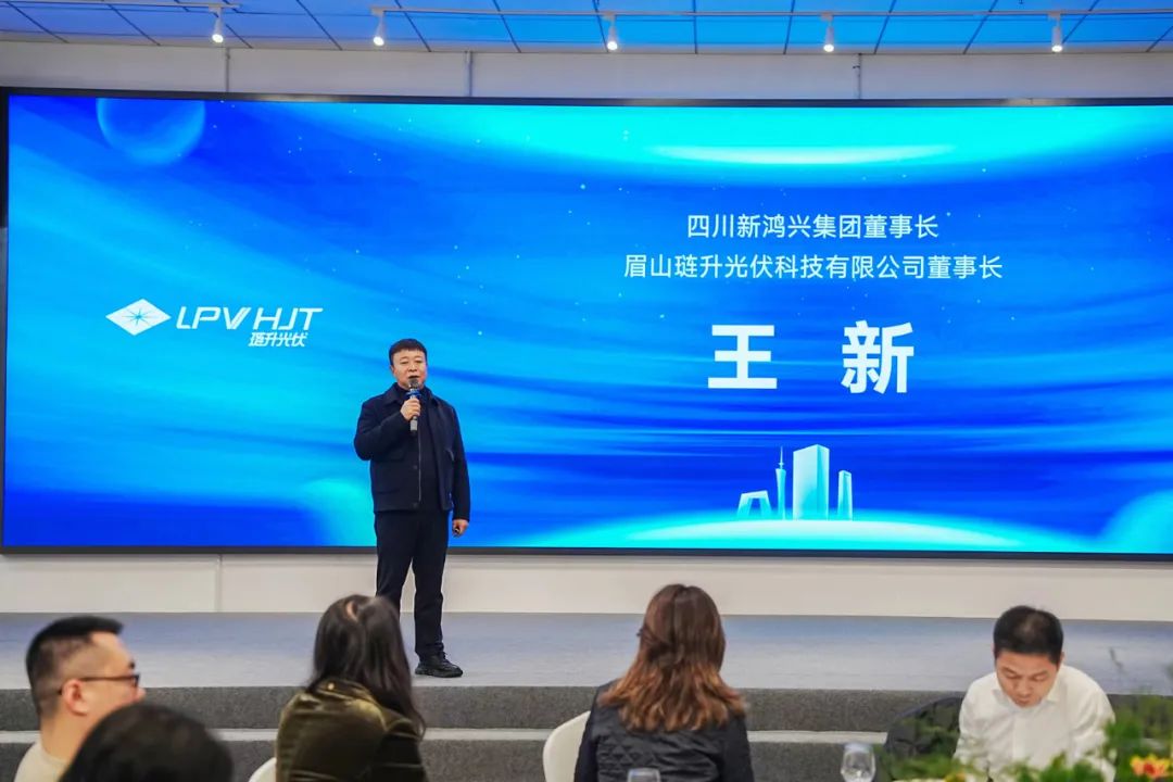 新疆昌吉市市长马长江,长江商学院CEO17期企业家一行莅临琏升光伏参观调研