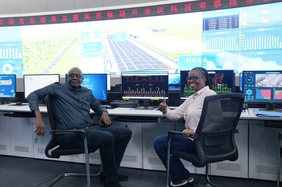 纳米比亚国家电网董事会主席一行到访琏升光伏,共促新能源融合新发展